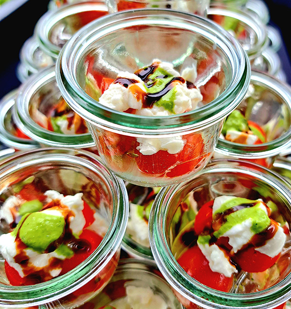 Tomate Mozarella Salat im Glas